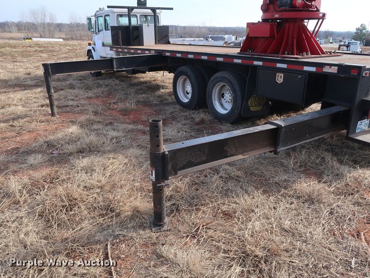 image for item GD9961 2002 Freightliner FL80 crane truck