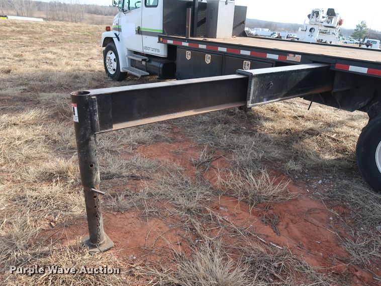 image for item GD9961 2002 Freightliner FL80 crane truck