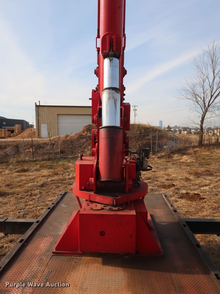 image for item GD9961 2002 Freightliner FL80 crane truck