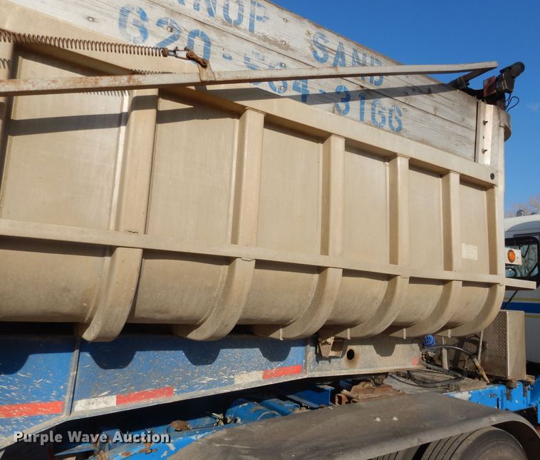 image for item GE9583 1979 Fruehauf end dump trailer
