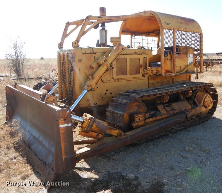 image for item GF9831 1972 Caterpillar D5 dozer