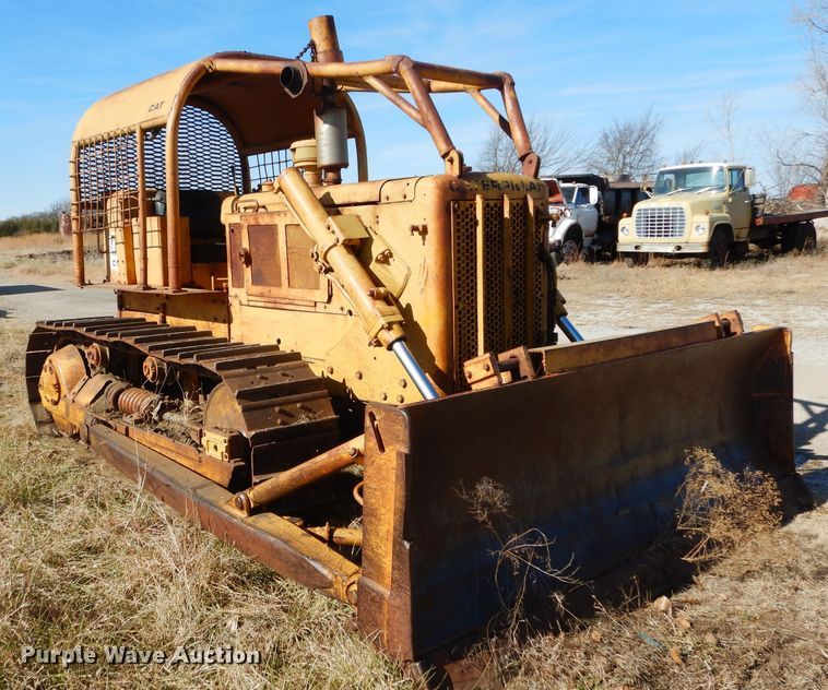 image for item GF9831 1972 Caterpillar D5 dozer