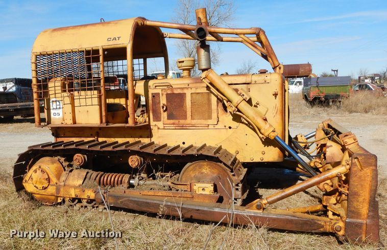 image for item GF9831 1972 Caterpillar D5 dozer