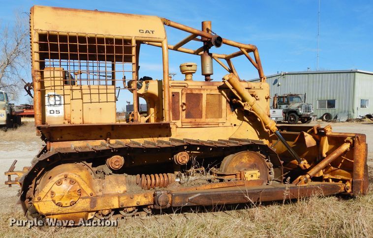 image for item GF9831 1972 Caterpillar D5 dozer