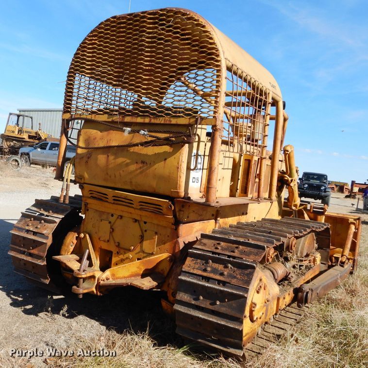 image for item GF9831 1972 Caterpillar D5 dozer