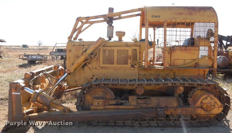 image for item GF9831 1972 Caterpillar D5 dozer
