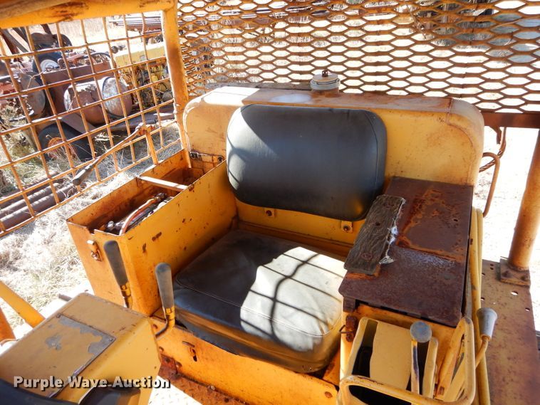 image for item GF9831 1972 Caterpillar D5 dozer