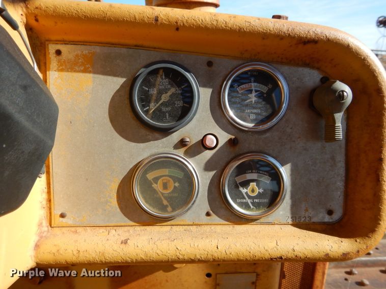 image for item GF9831 1972 Caterpillar D5 dozer