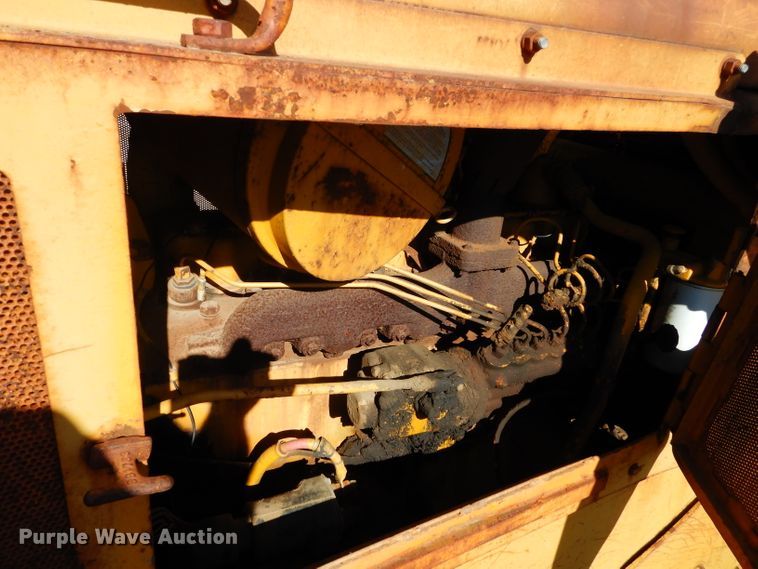 image for item GF9831 1972 Caterpillar D5 dozer