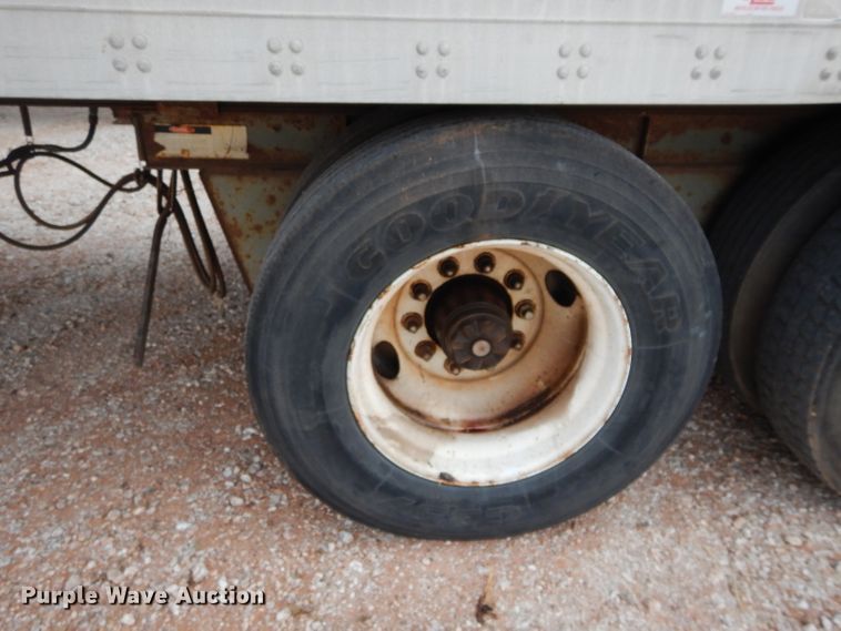 image for item GF9838 1990 Fruehauf FB915-12-53LP dry van trailer