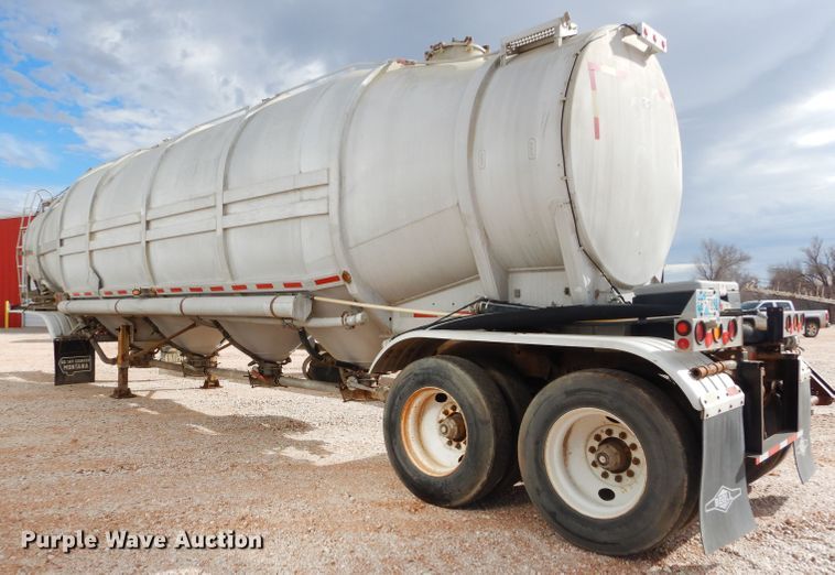 image for item GF9839 1968 Butler pneumatic dry bulk trailer