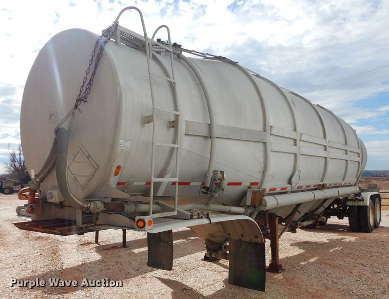 image for item GF9839 1968 Butler pneumatic dry bulk trailer