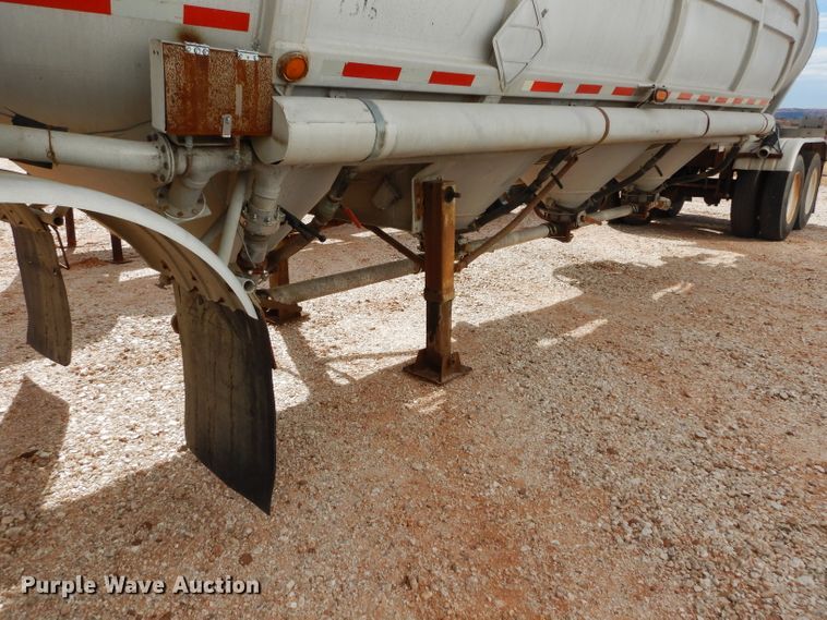 image for item GF9839 1968 Butler pneumatic dry bulk trailer