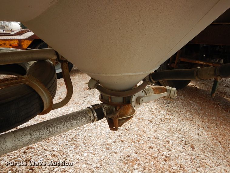 image for item GF9839 1968 Butler pneumatic dry bulk trailer