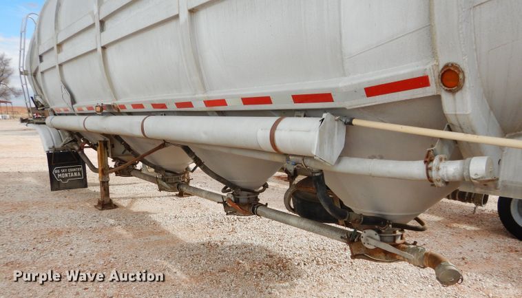 image for item GF9839 1968 Butler pneumatic dry bulk trailer