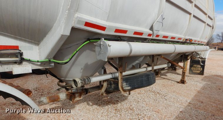 image for item GF9839 1968 Butler pneumatic dry bulk trailer