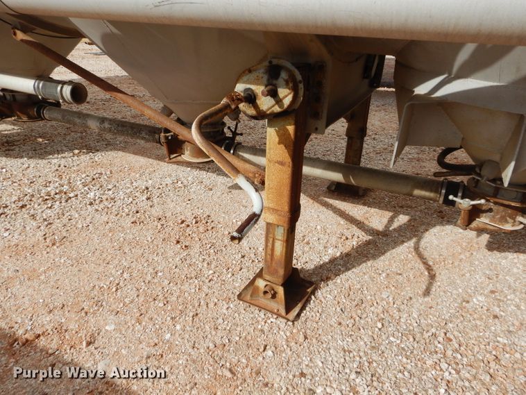 image for item GF9839 1968 Butler pneumatic dry bulk trailer