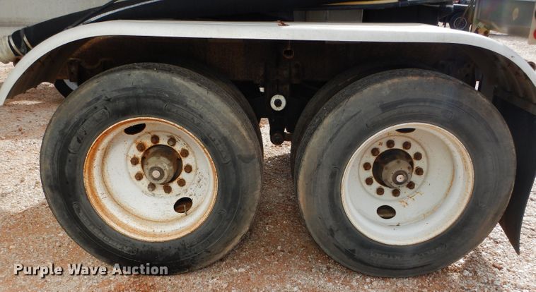 image for item GF9839 1968 Butler pneumatic dry bulk trailer