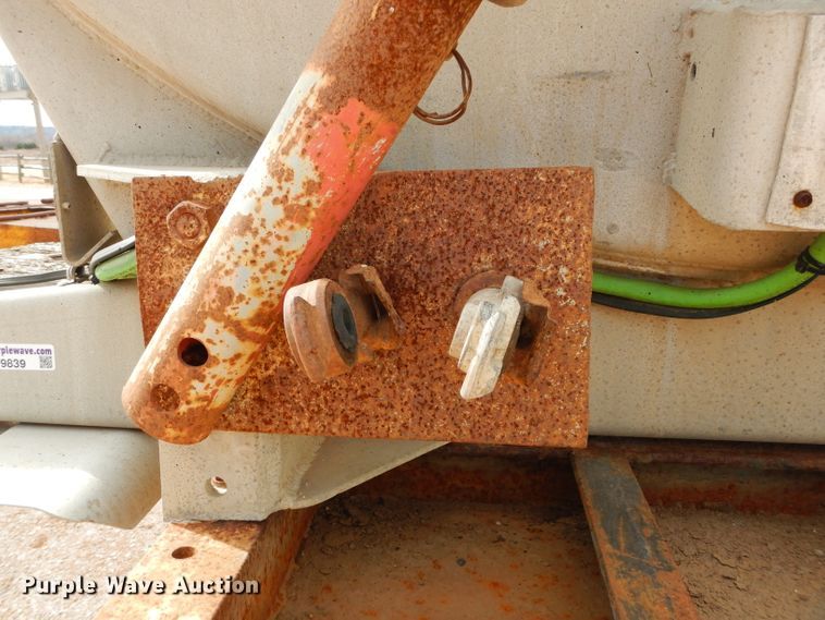 image for item GF9839 1968 Butler pneumatic dry bulk trailer