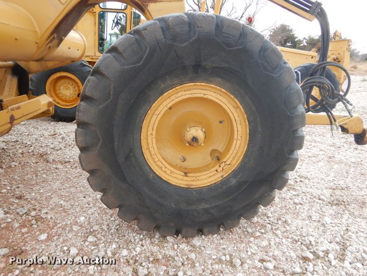 image for item GF9844 Caterpillar 60 scraper