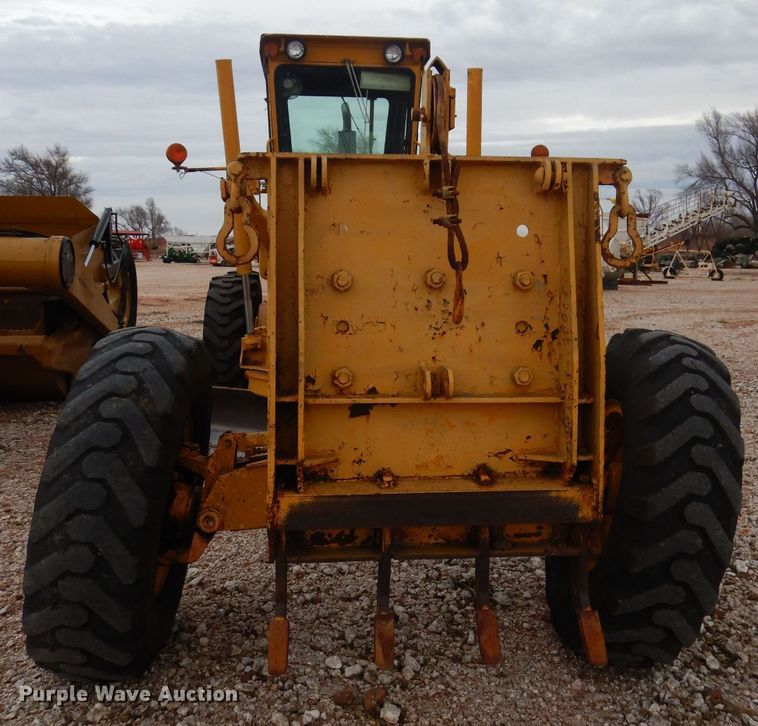 image for item GF9845 1980 John Deere 670A motor grader