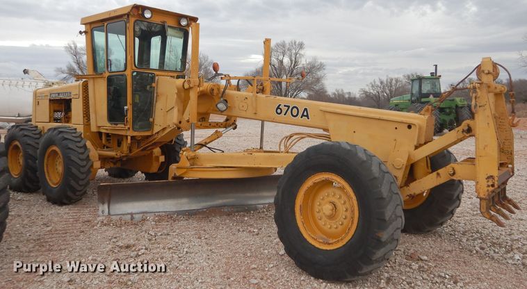 image for item GF9845 1980 John Deere 670A motor grader