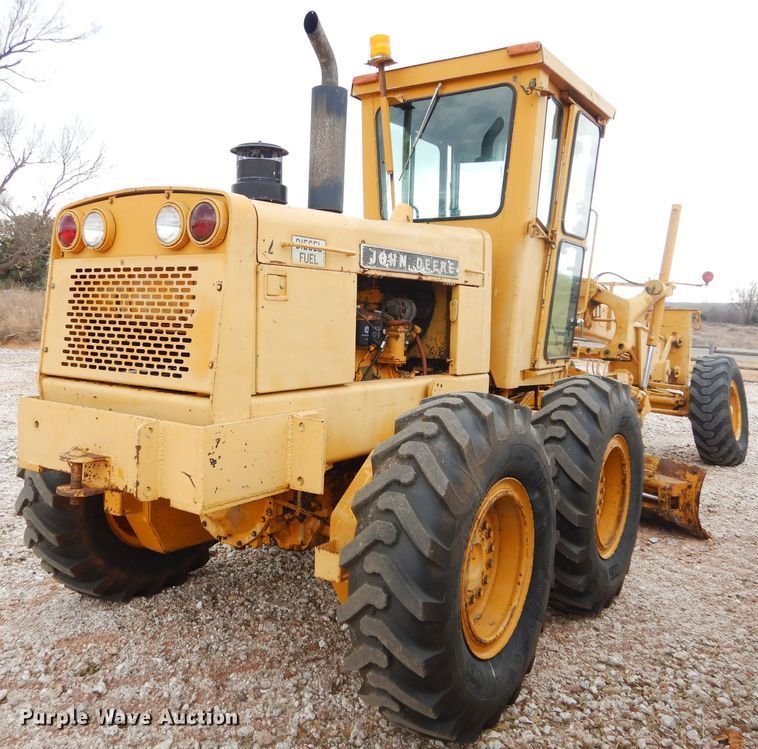 image for item GF9845 1980 John Deere 670A motor grader