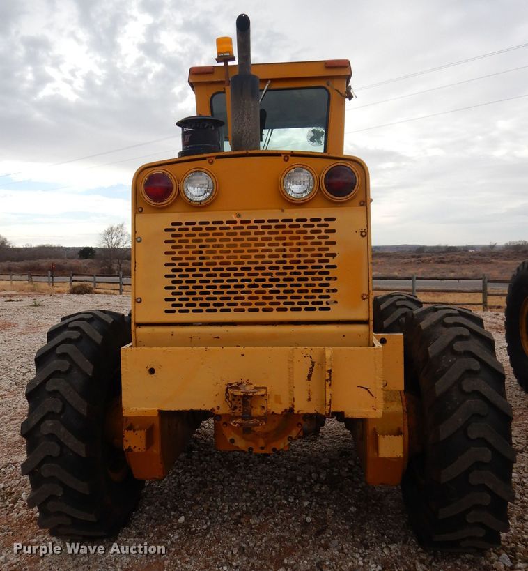 image for item GF9845 1980 John Deere 670A motor grader