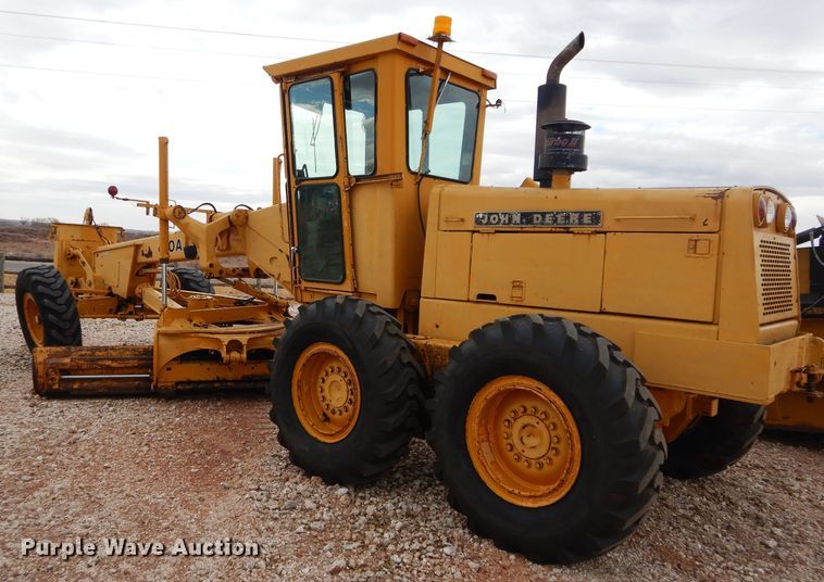 image for item GF9845 1980 John Deere 670A motor grader