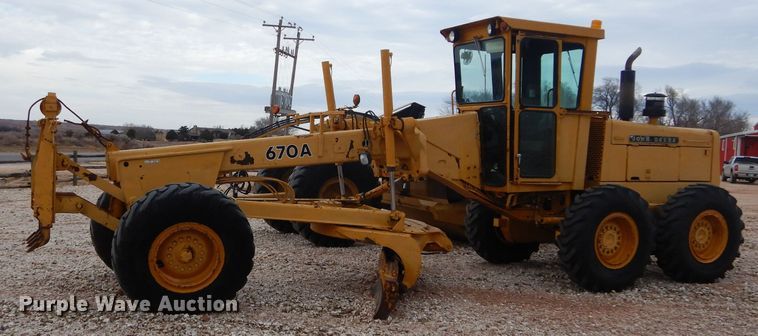 image for item GF9845 1980 John Deere 670A motor grader