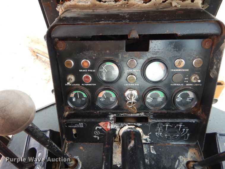 image for item GF9845 1980 John Deere 670A motor grader