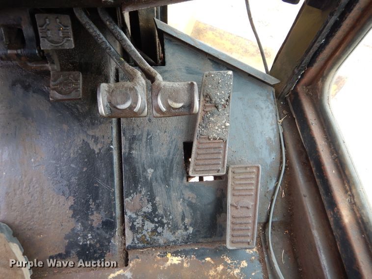 image for item GF9845 1980 John Deere 670A motor grader