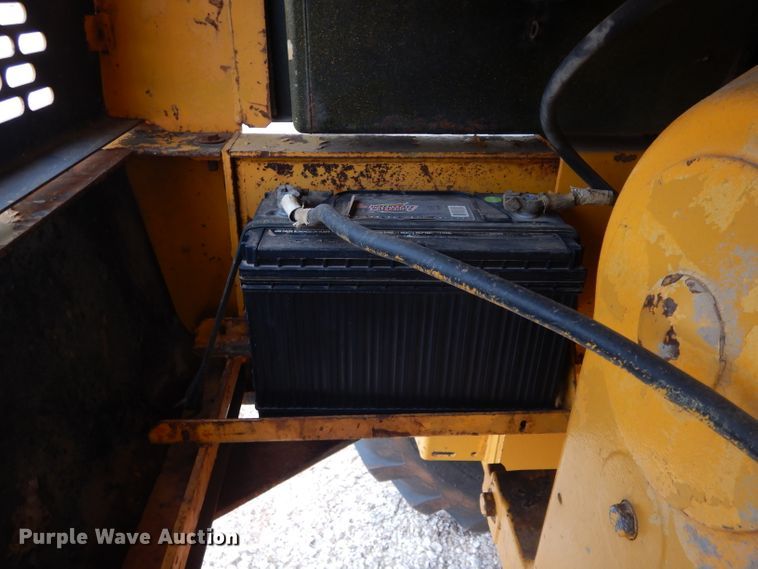 image for item GF9845 1980 John Deere 670A motor grader