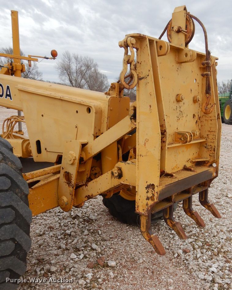 image for item GF9845 1980 John Deere 670A motor grader