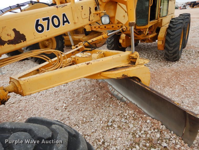 image for item GF9845 1980 John Deere 670A motor grader