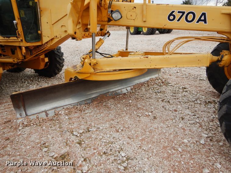 image for item GF9845 1980 John Deere 670A motor grader