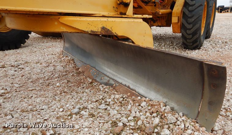 image for item GF9845 1980 John Deere 670A motor grader