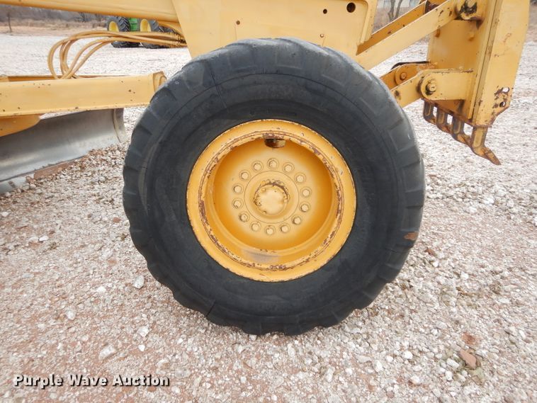 image for item GF9845 1980 John Deere 670A motor grader