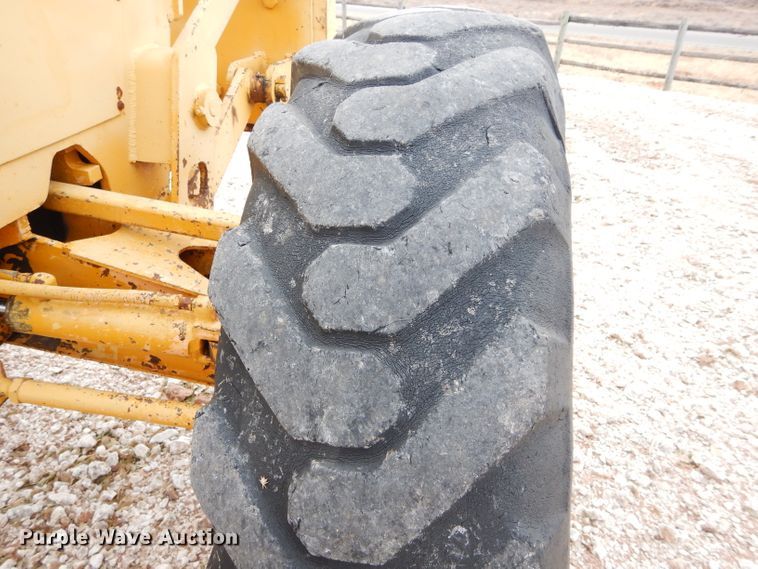 image for item GF9845 1980 John Deere 670A motor grader