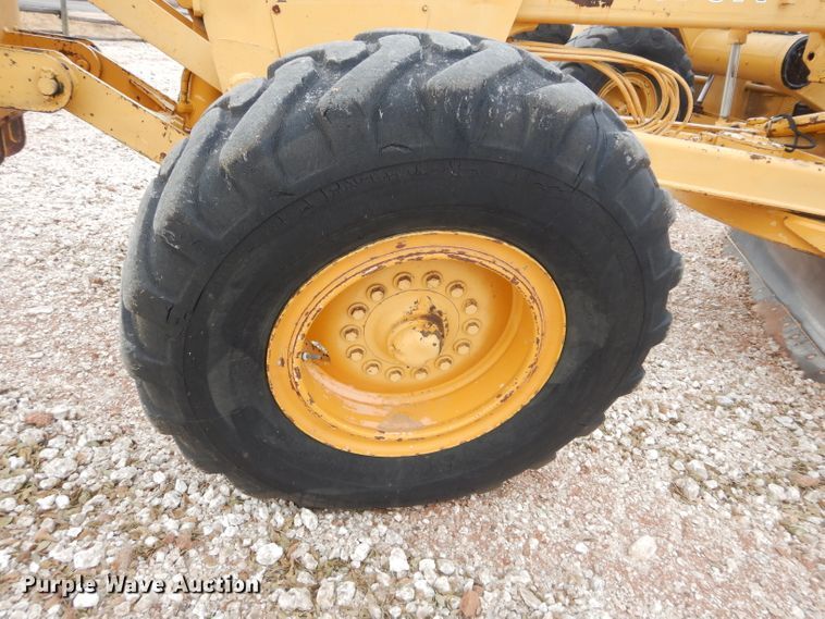 image for item GF9845 1980 John Deere 670A motor grader