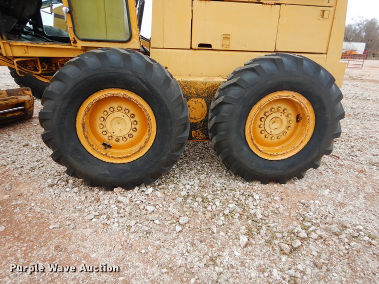 image for item GF9845 1980 John Deere 670A motor grader