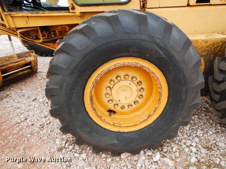 image for item GF9845 1980 John Deere 670A motor grader