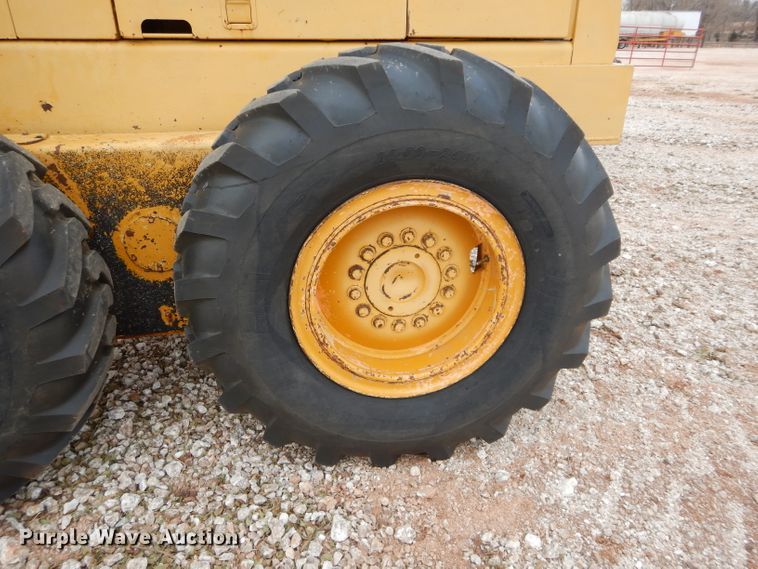 image for item GF9845 1980 John Deere 670A motor grader