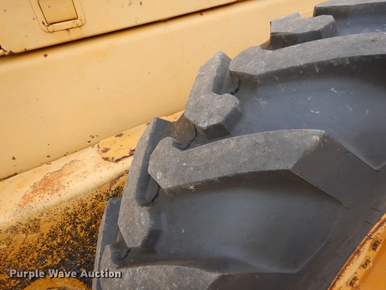 image for item GF9845 1980 John Deere 670A motor grader