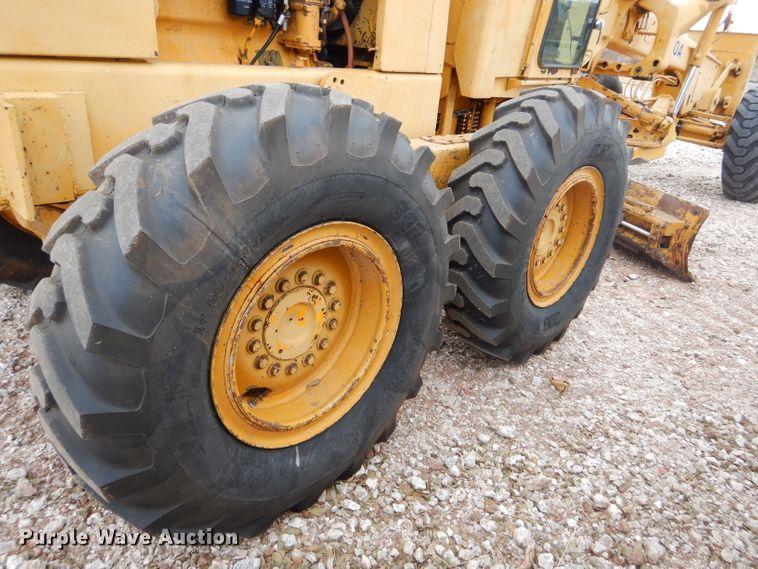 image for item GF9845 1980 John Deere 670A motor grader