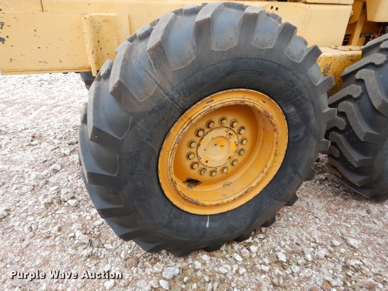 image for item GF9845 1980 John Deere 670A motor grader