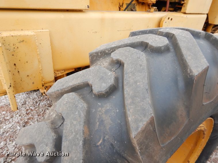 image for item GF9845 1980 John Deere 670A motor grader