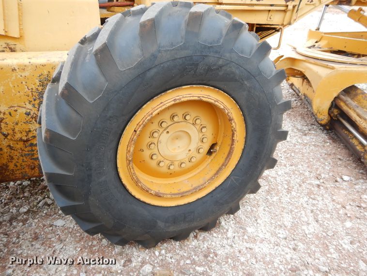 image for item GF9845 1980 John Deere 670A motor grader