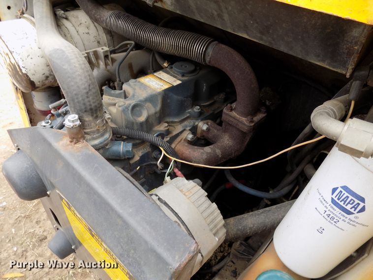 image for item GF9860 1983 Bobcat 743 skid steer