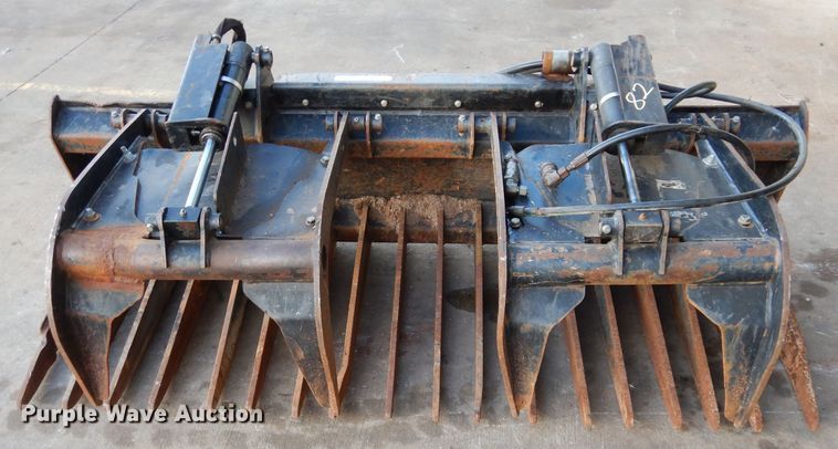 image for item GF9870 John Deere 77"W grapple bucket